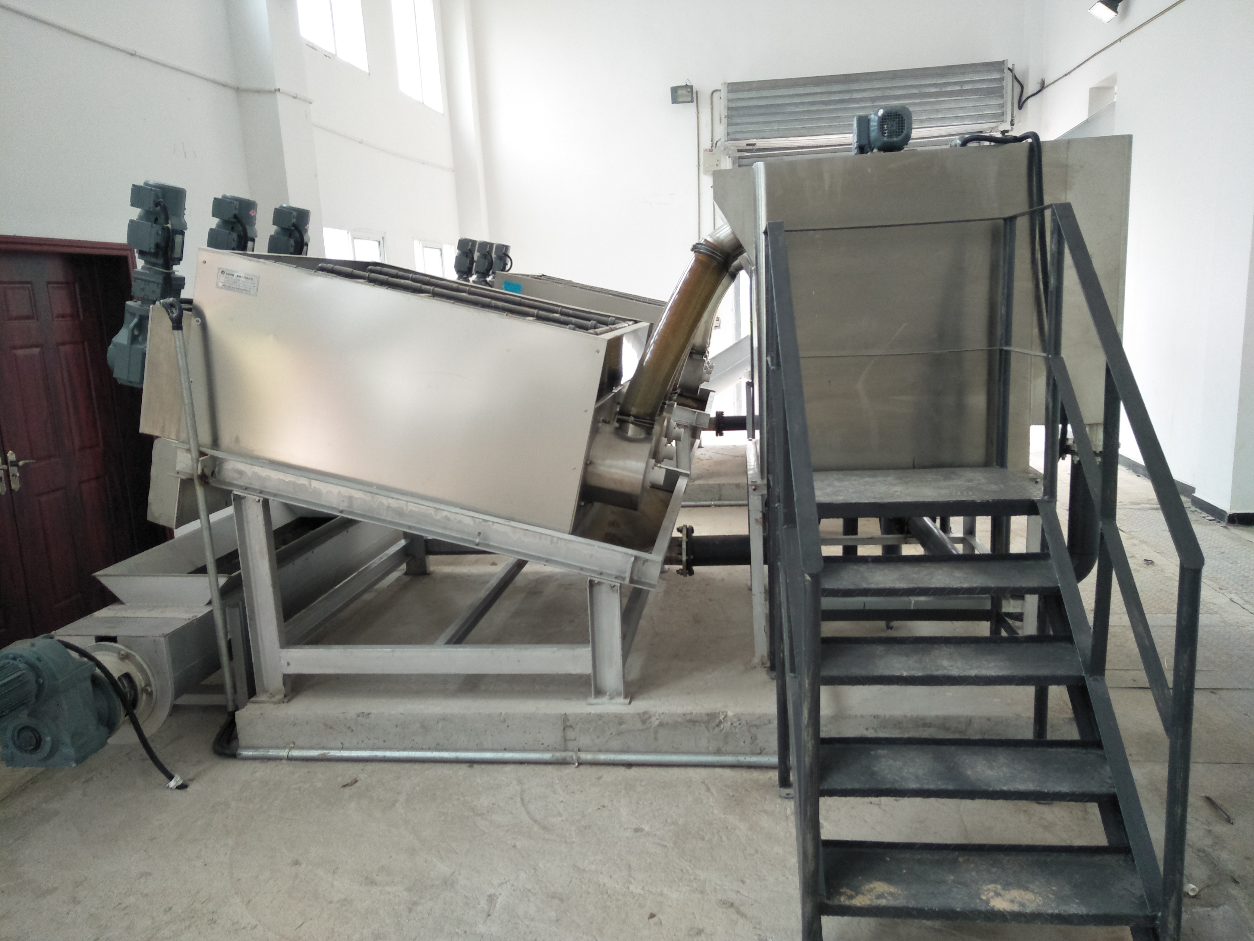 污泥脫水機(jī) 污泥脫水機(jī)